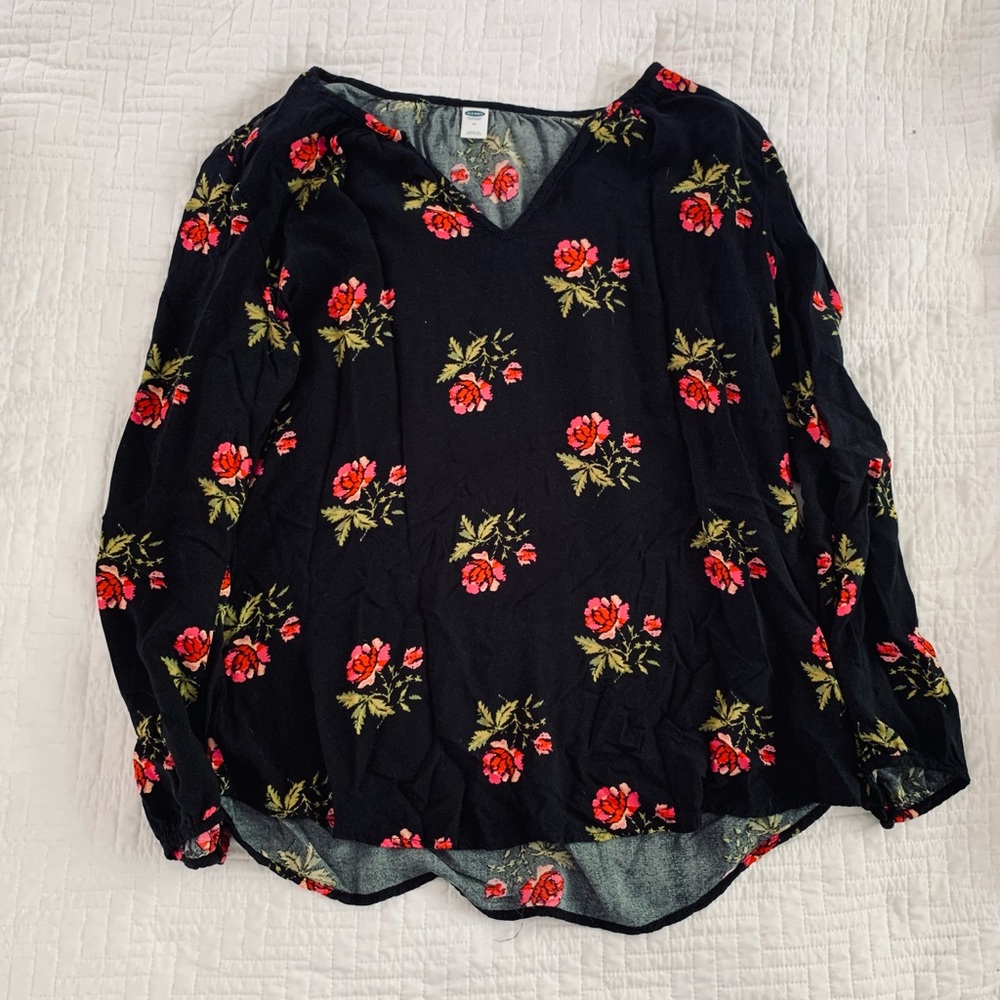 Rose patterned long sleeve black blouse